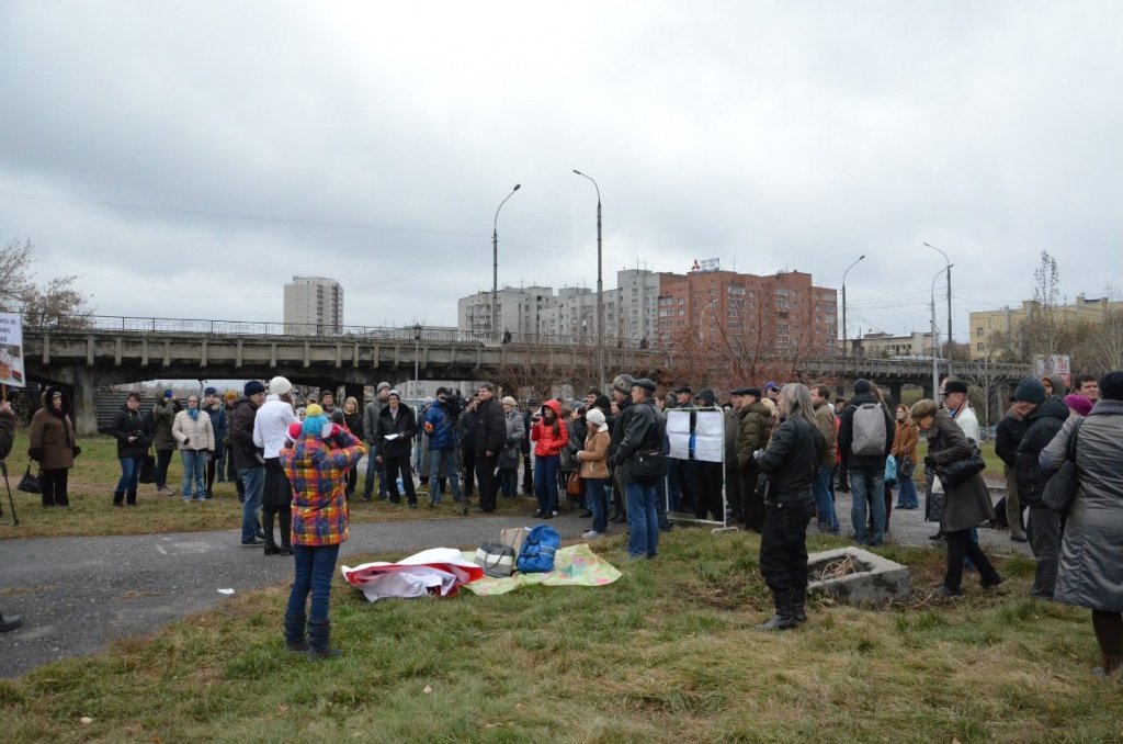 В Новосибирске прошел митинг в защиту проданного сквера (1).jpg